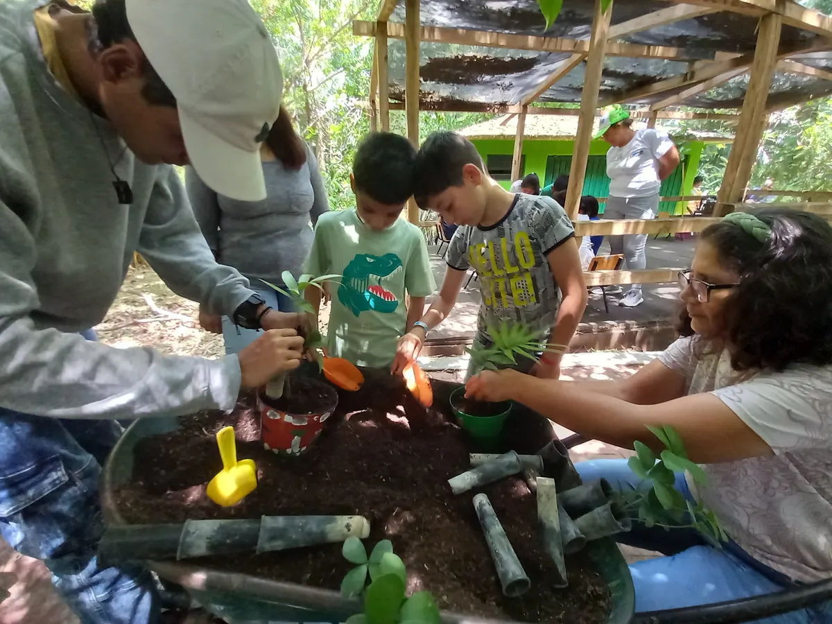 Mundo Consciente 2023 - jardineria siembra guias