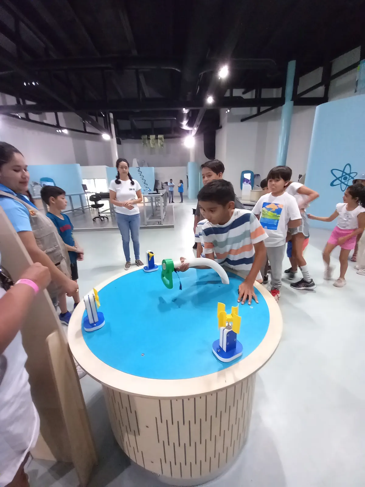 Mundo Consciente 2023 - mesa agua laser interactivo